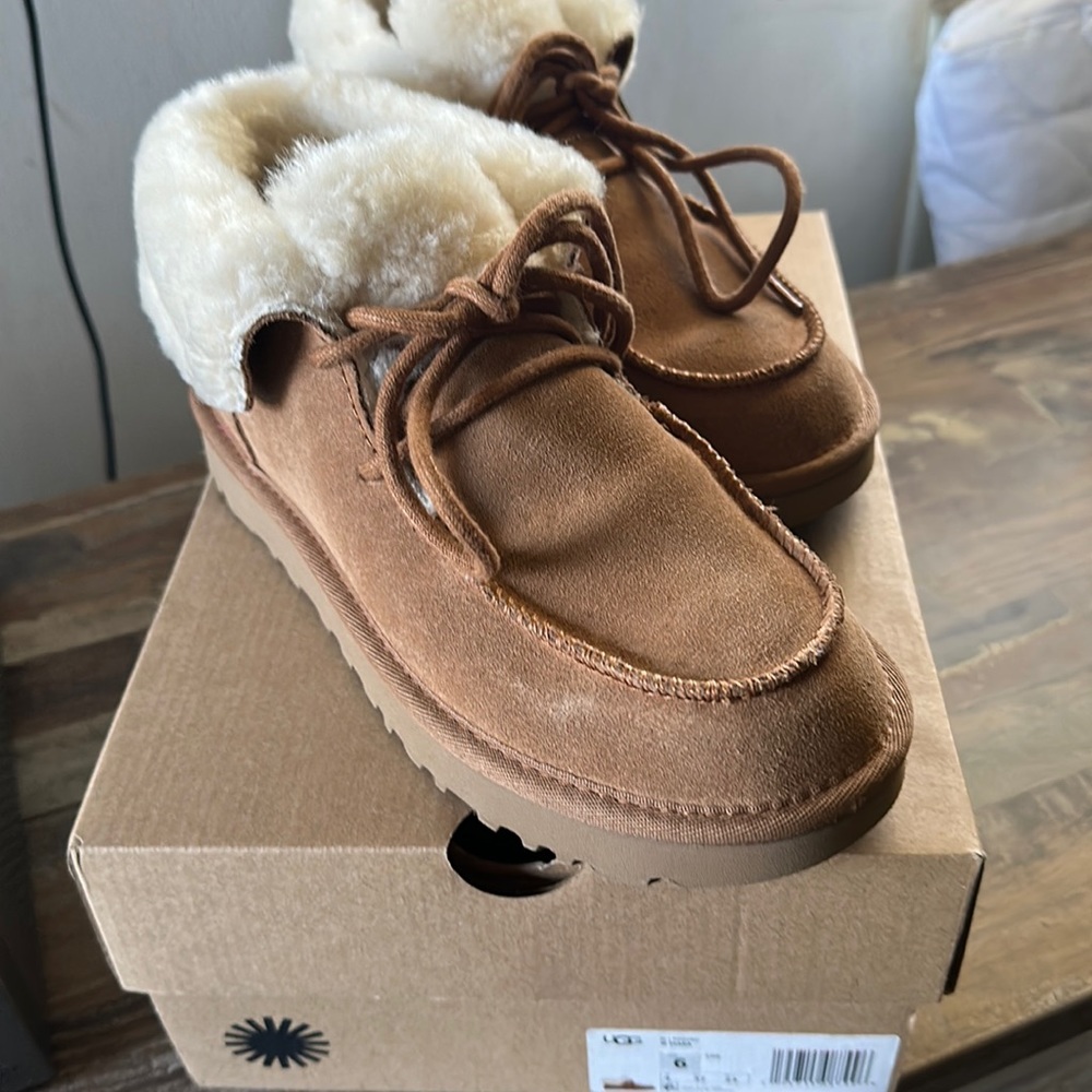 Once worn UGG Diara